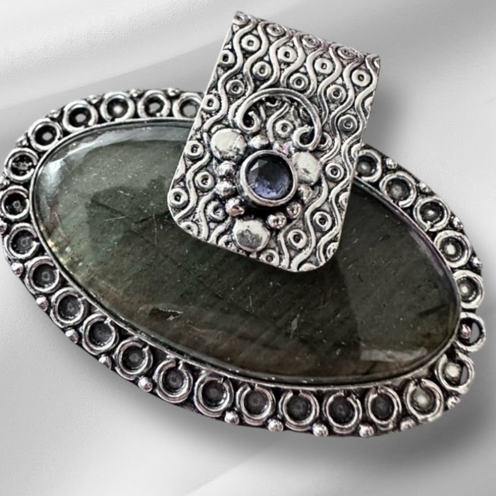 Handcrafted Artisan Jewelry Labradorite Pendant Accent Art to Wear 3357